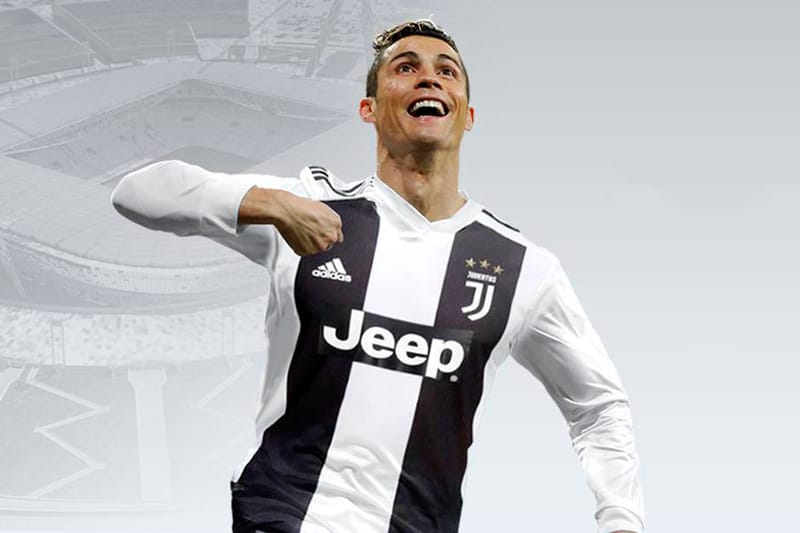 Ronaldo wearing juventus jersey on sale