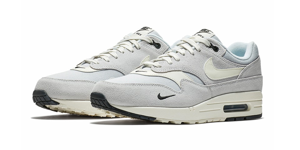 air max 90 small swoosh