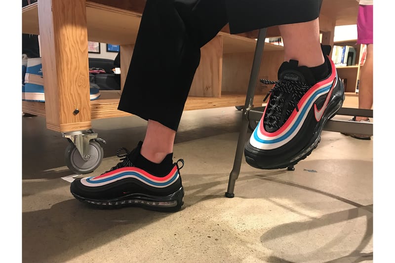 Air max neon seoul best sale on feet