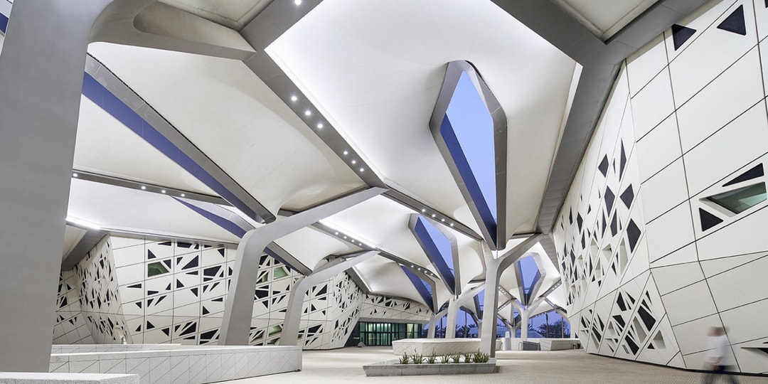 Внутри здания KAPSARC Zaha Hadid Architects в Саудовской Аравии
