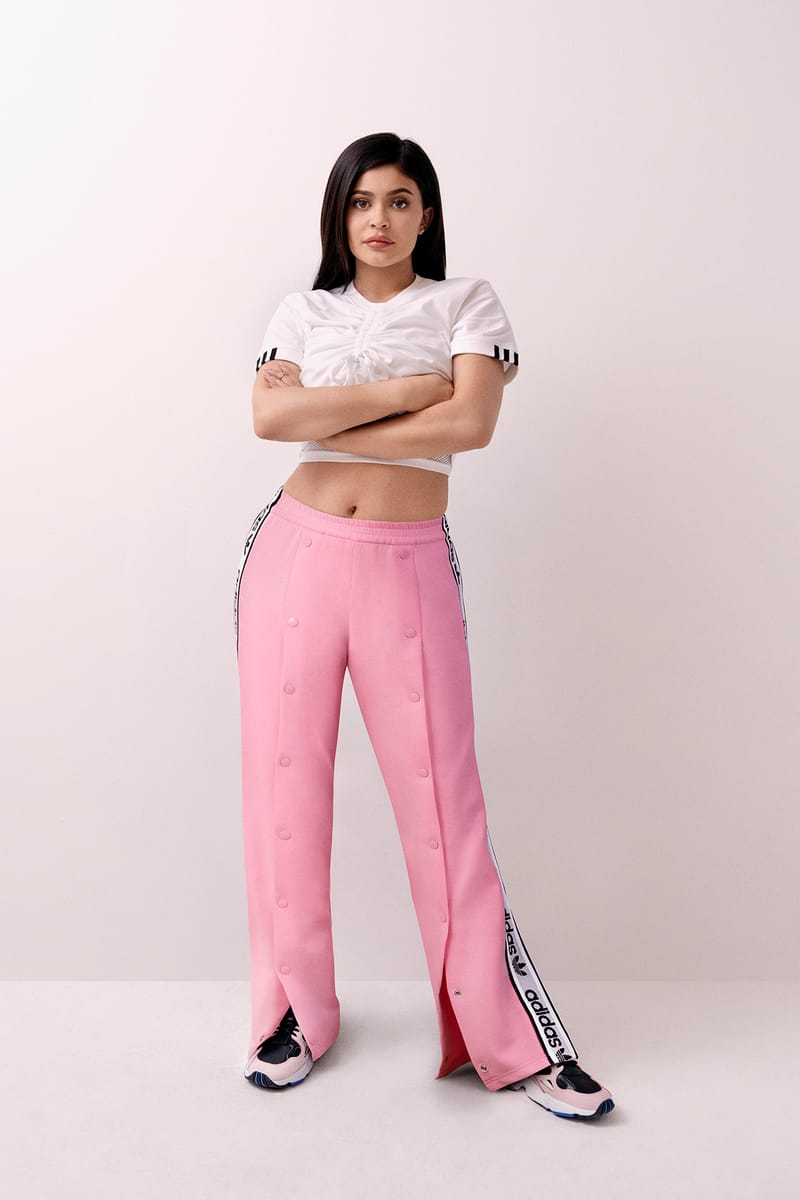 Kylie jenner best sale pink sweatpants