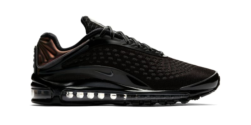 Nike deluxe triple store black