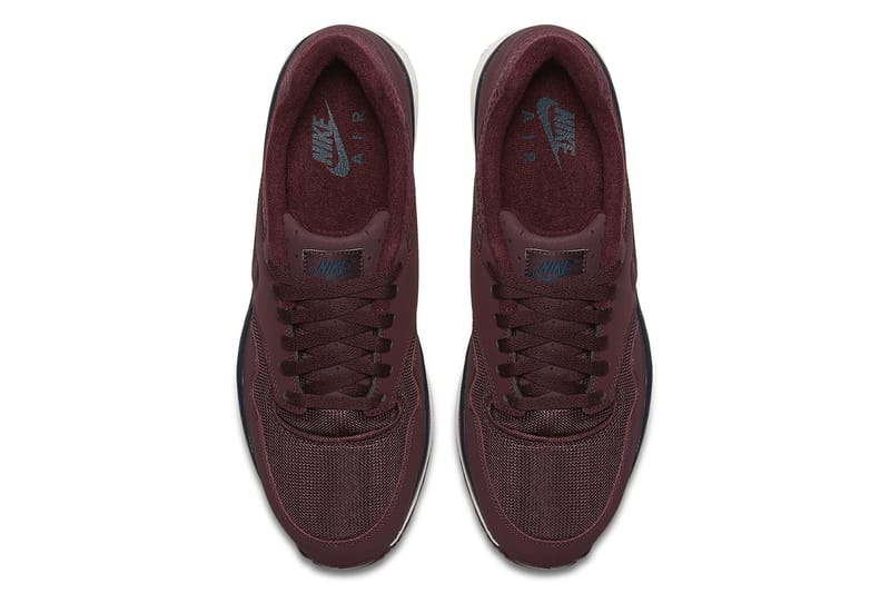 Nike air shop safari burgundy