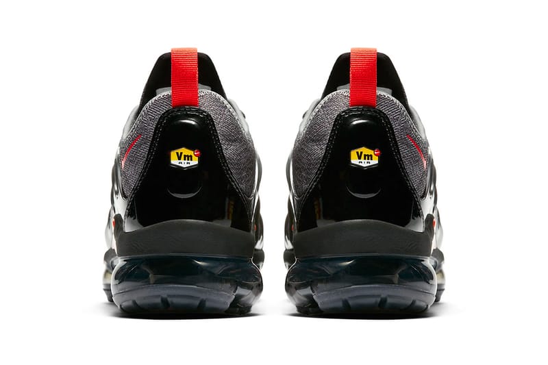 Nike vapormax deals grey and red