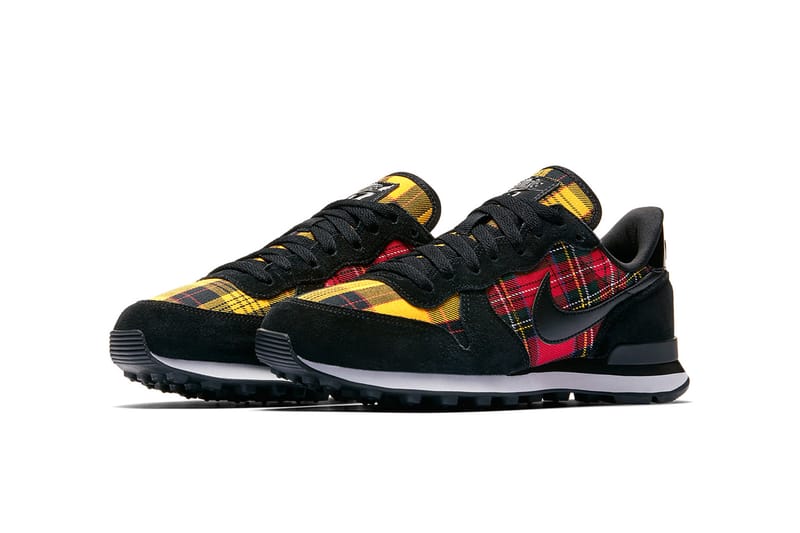 Nike internationalist trainers in on sale yellow