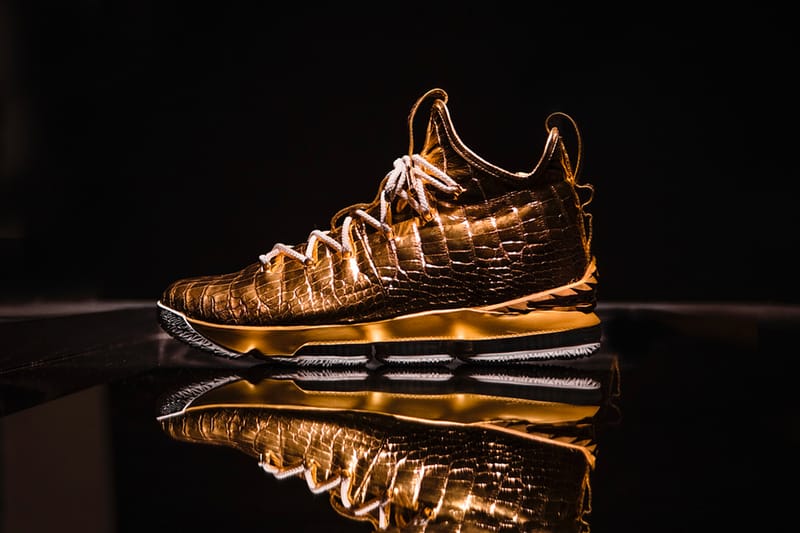 Lebron 15 grey gold online