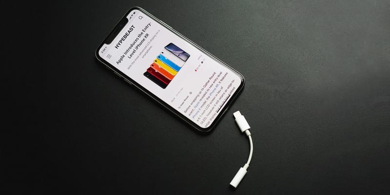 Iphone xr 2024 earphone hole