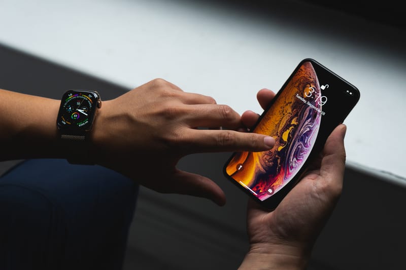 Iphone xs max store apple watch 4