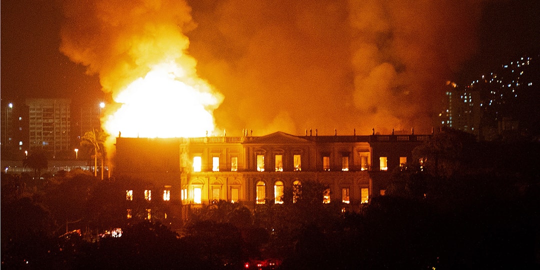 200-летний Национальный музей Бразилии уничтожен в результате сильного пожара