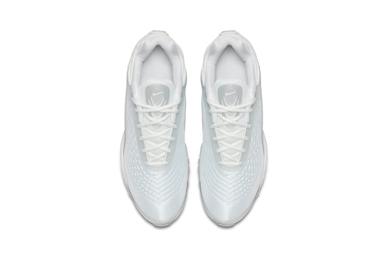 Air max deluxe triple white hotsell