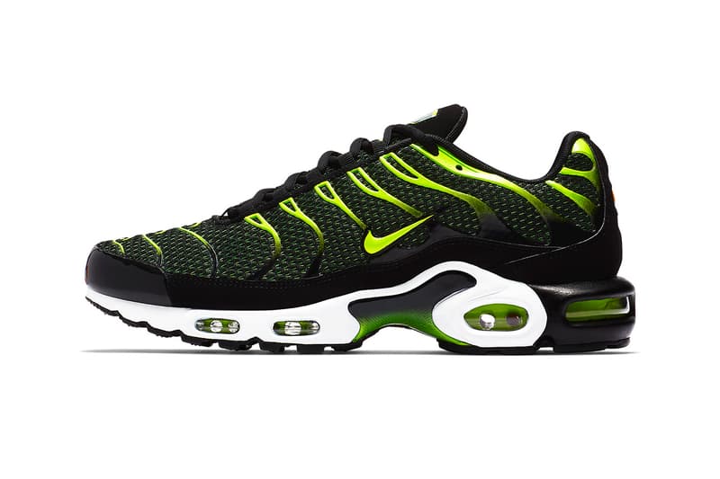 air max plus volt black