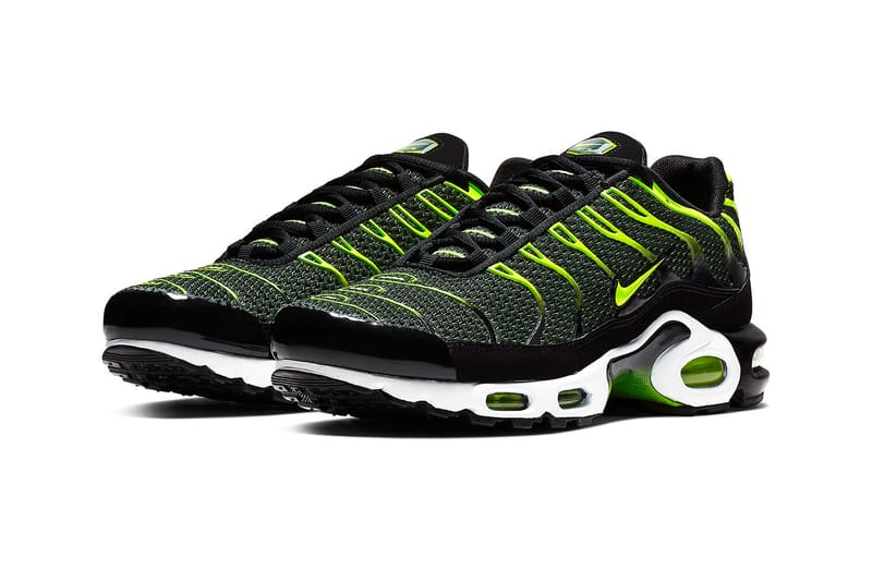 Air max plus clearance black volt solar red