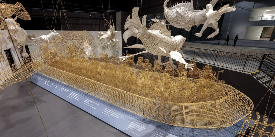 На выставке «Жизненный цикл» Ай Вэйвэя представлена ​​невиданная скульптура надувной лодки.