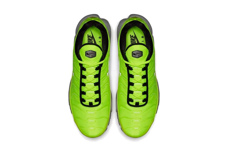 nike air max plus prm black matte silver & volt