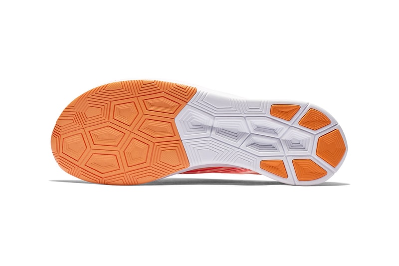 nike running zoom fly sp trainers in grey