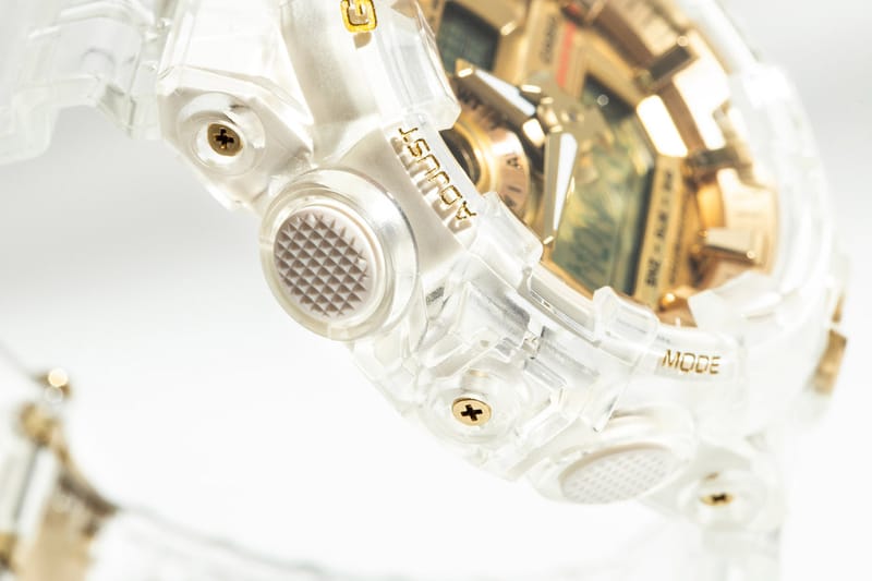 White g shock outlet with gold inside