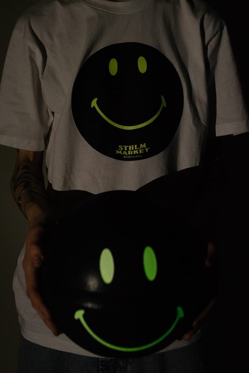 Chinatown Market UV Smiley Basket Ball T-Shirt 太陽光 Chinatown Market Smiley Originals Purple Basketball Tee Size