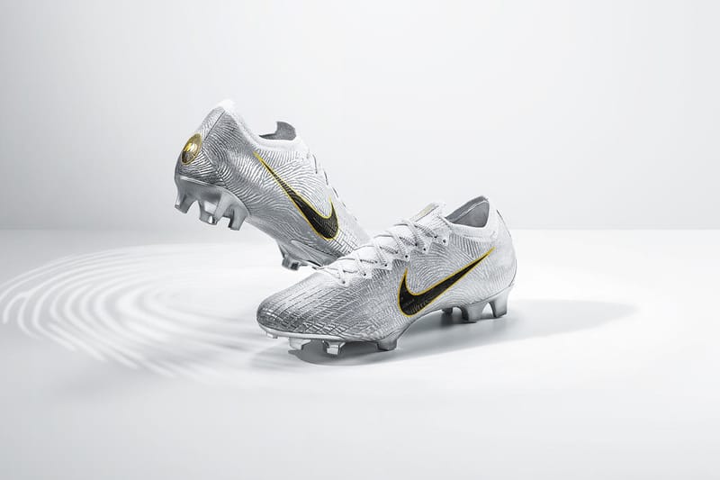 Gold on sale nike mercurial