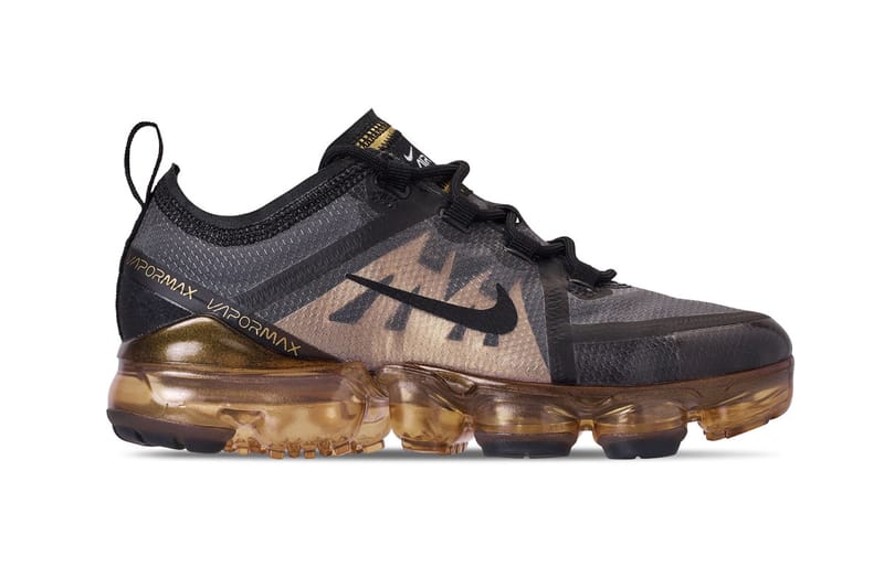 Nike vapormax black and sales gold