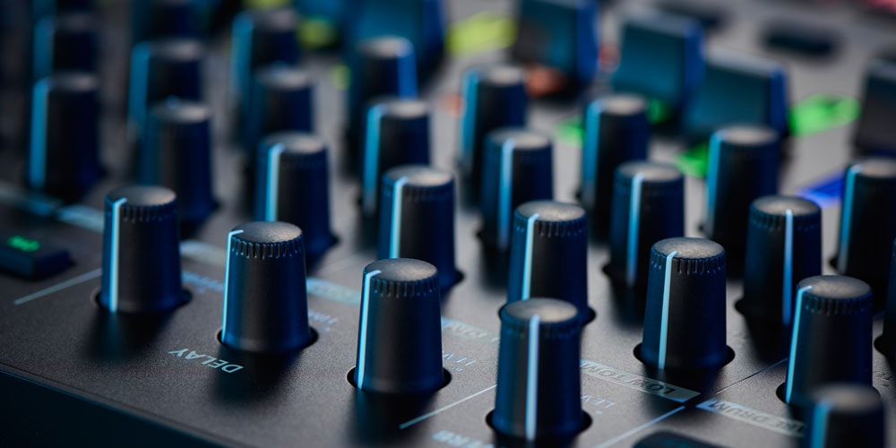 Play a Roland 909 Drum Machine in Your Browser Hypebeast