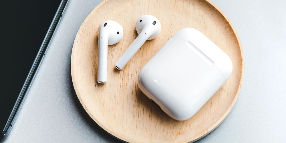 По слухам, в Apple AirPods 2 появится функция «Привет, Siri»