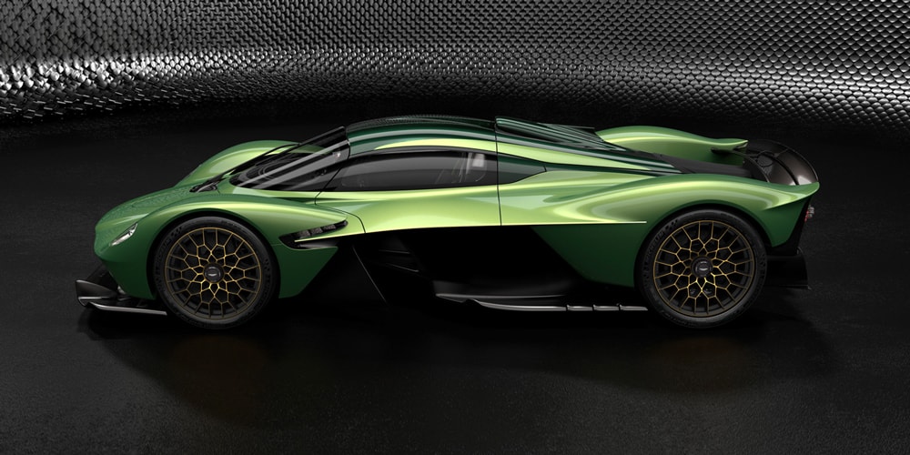Aston Martin представляет пакет треков AMR Performance для своего гиперкара Valkyrie