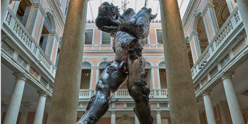 Массивная скульптура Дэмиена Херста «Демон с чашей» отправится в Лас-Вегас