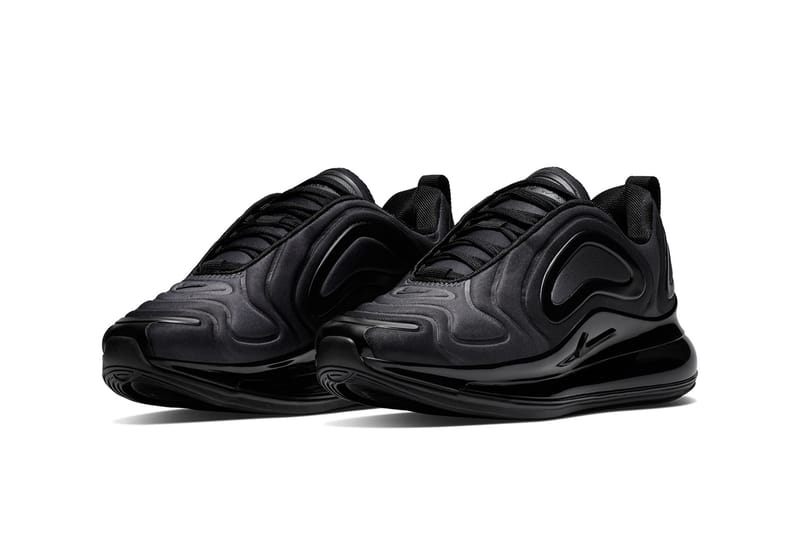 Nike air max 720 store trainers in triple black