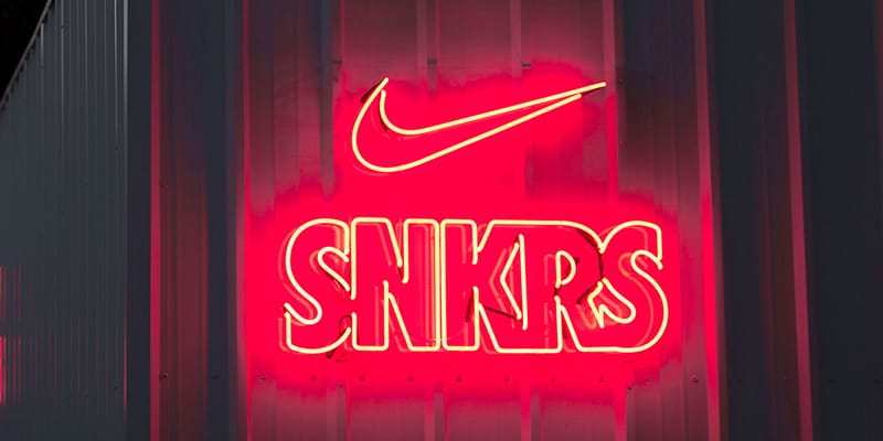 Nike SNKRS Atlanta Super hot Bowl Keychain