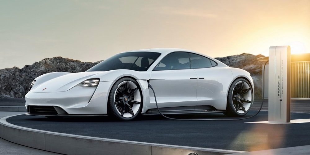 Полностью электрический Porsche Taycan будет поставляться с трехлетней бесплатной зарядкой