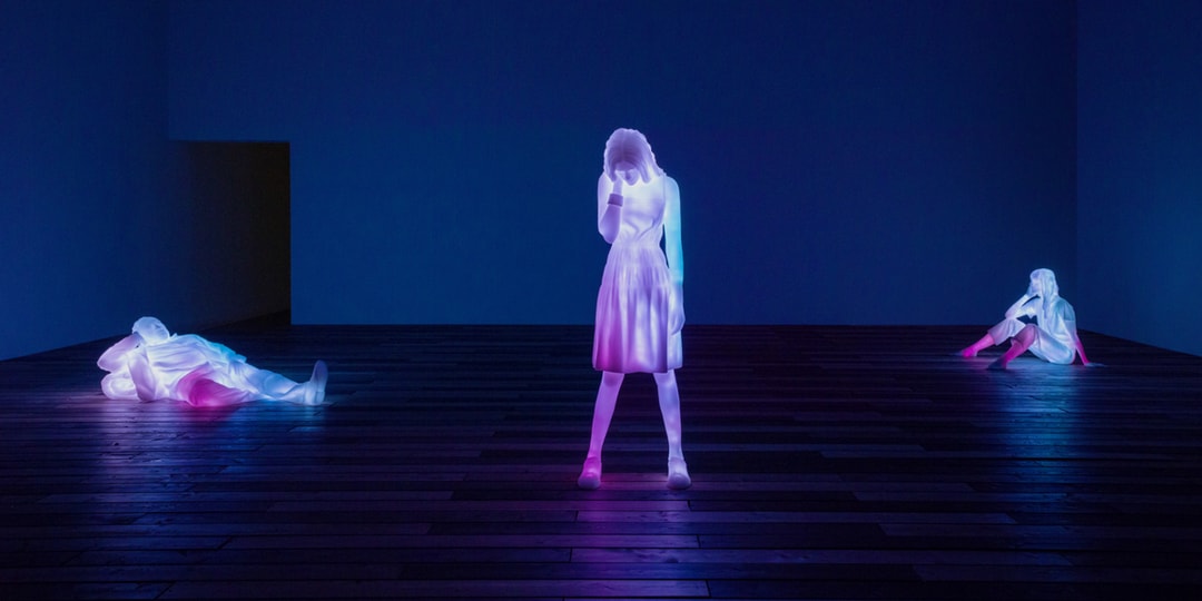Дуг Эйткен освещает световые фигуры для инсталляции «Не забывай дышать»