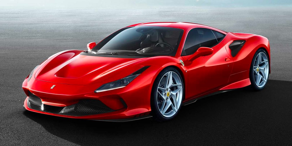 Посмотрите суперкар Ferrari F8 Tributo в движении