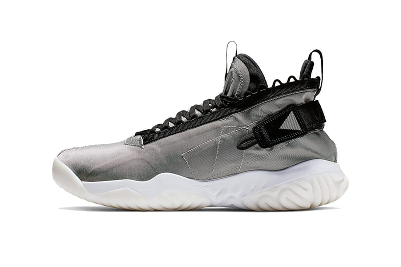 Jordan proto react triple white on sale