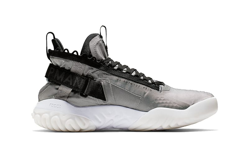 Jordan proto react metallic silver discount