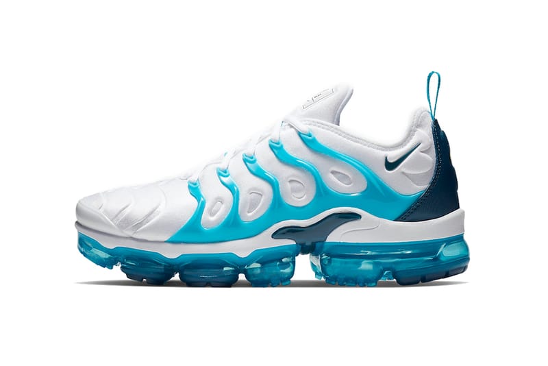 Air vapormax 2025 white and blue