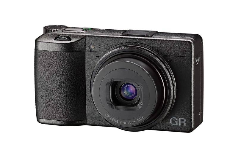 RICOH GRⅢ Amazon.com : RICOH Leather Soft case GC-11 [Compatible