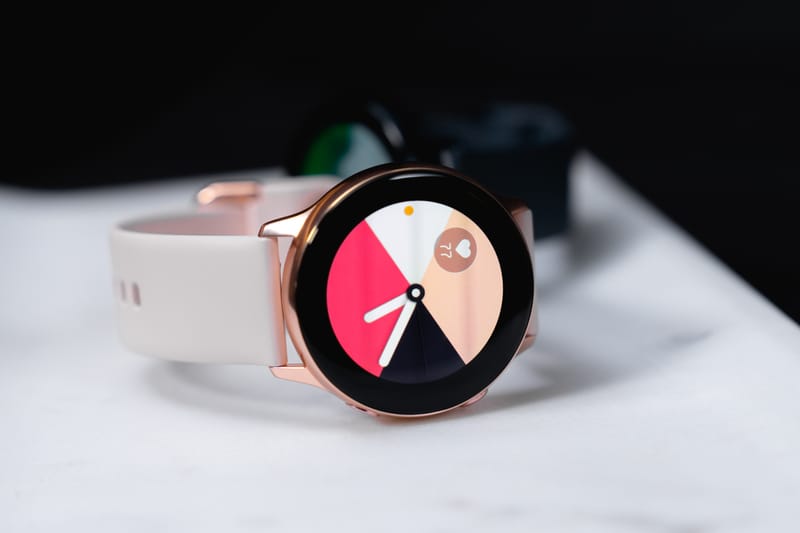 Samsung smartwatch with online earbuds