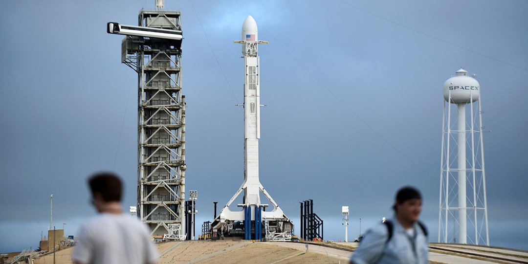 Посмотрите, как SpaceX запускает первую в истории частную миссию по высадке на Луну