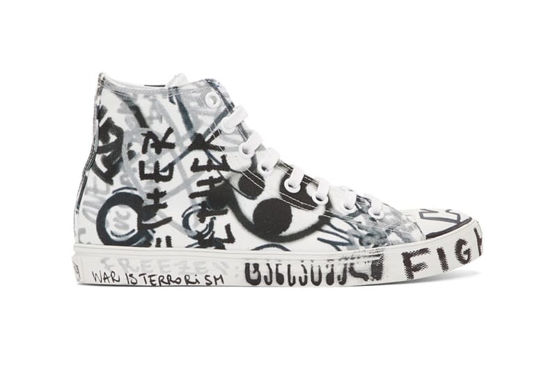 Vetements on sale graffiti sneakers