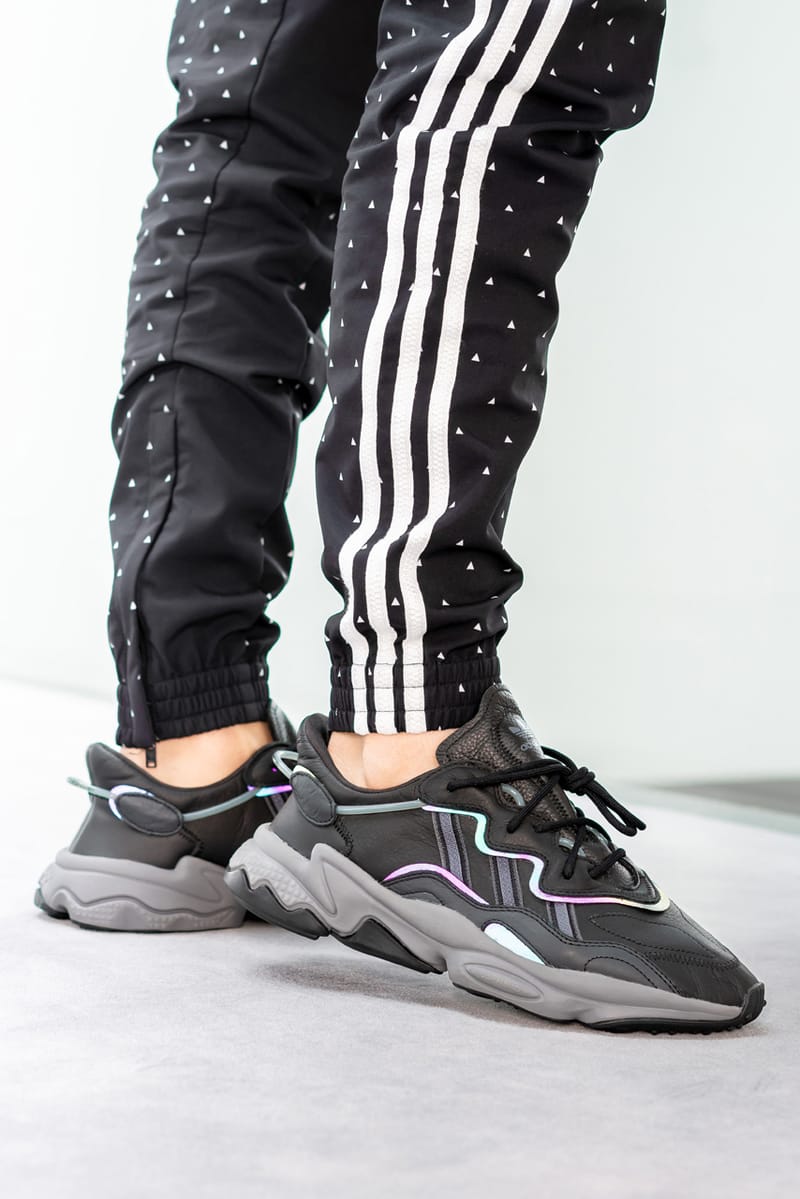 Adidas ozweego black on cheap feet