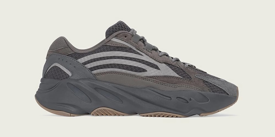 adidas YEEZY BOOST 700 V2 