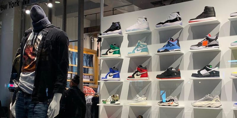 American Eagle Outfitters Douses Store With Nike Ads Hypebeast