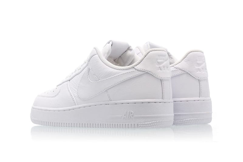 Af1 hot sale oversized swoosh