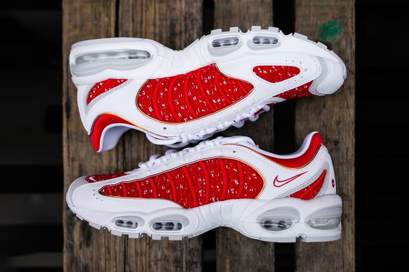 Supreme x nike air best sale max tailwind 4 price