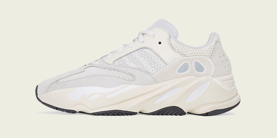 adidas YEEZY BOOST 700 