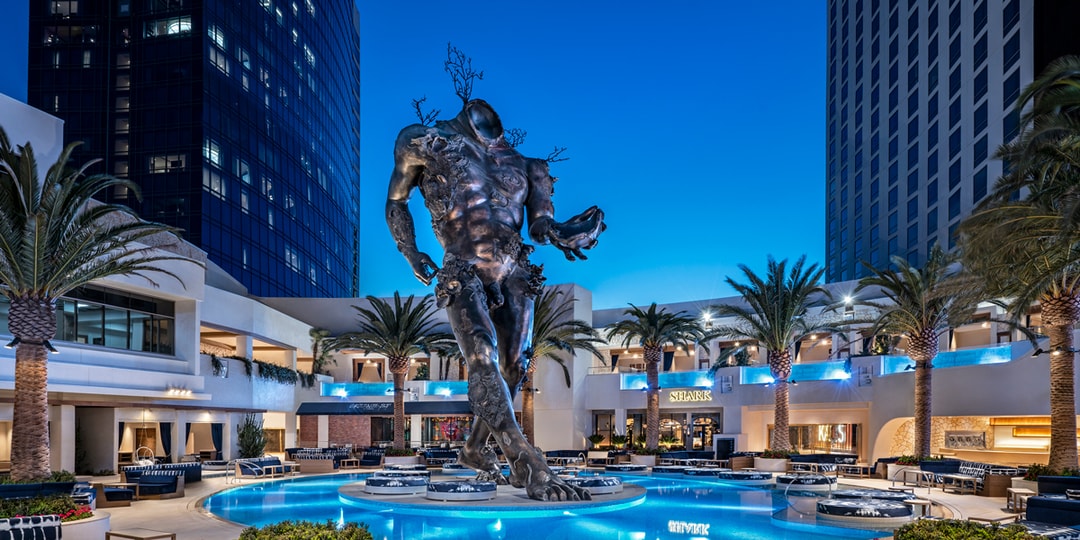 Дэмиен Херст установил гигантскую скульптуру «Демон с чашей» в Палмс в Лас-Вегасе