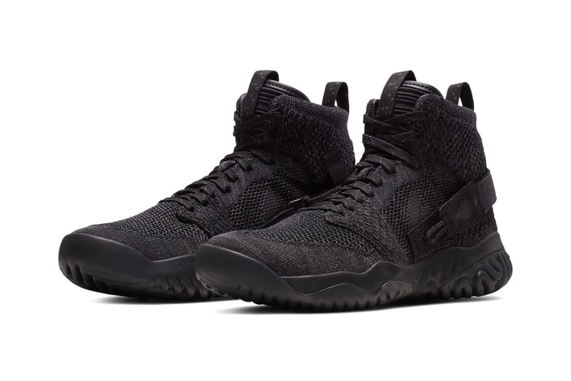 Jordan apex react sales triple black