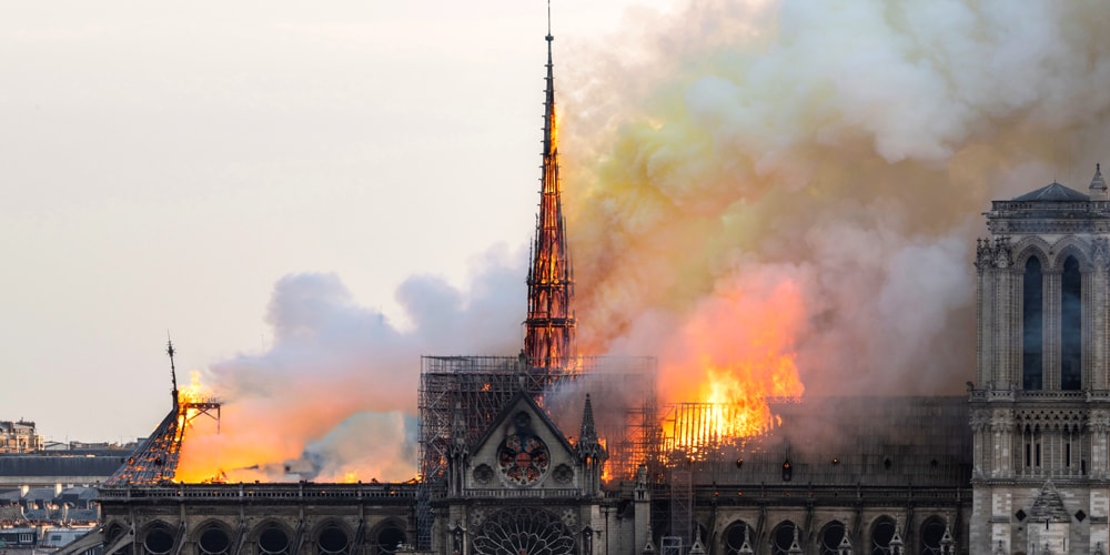 Основная конструкция собора Парижской Богоматери и колокольни спасены от смертоносного огня