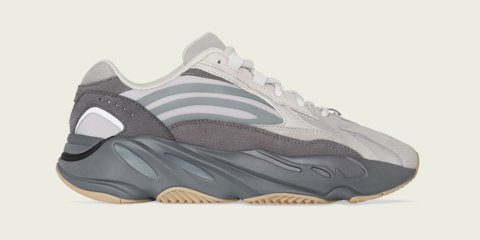 adidas YEEZY BOOST 700 V2 