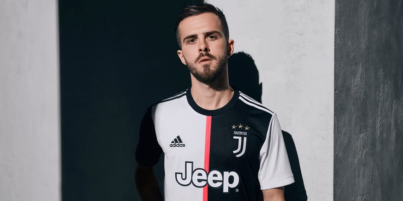 Juventus store 19 kit